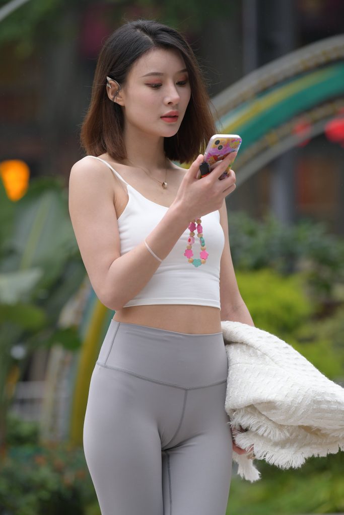 一始街拍作品 – 灰色瑜伽裤美女 [680P1V-23.4GB]