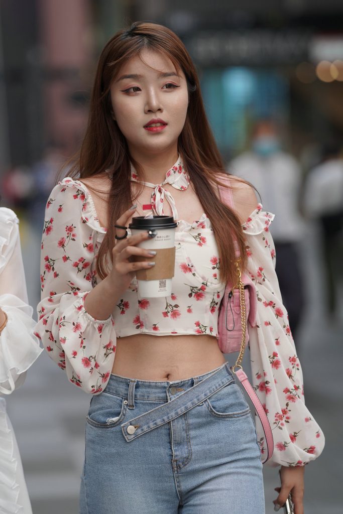 可爱的大长腿美女 [52P1V-831MB]
