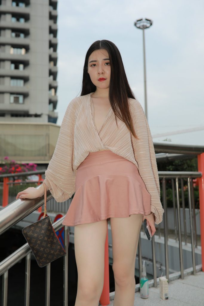 可爱的粉色短裙小姐姐 [986P6V-23.1GB]