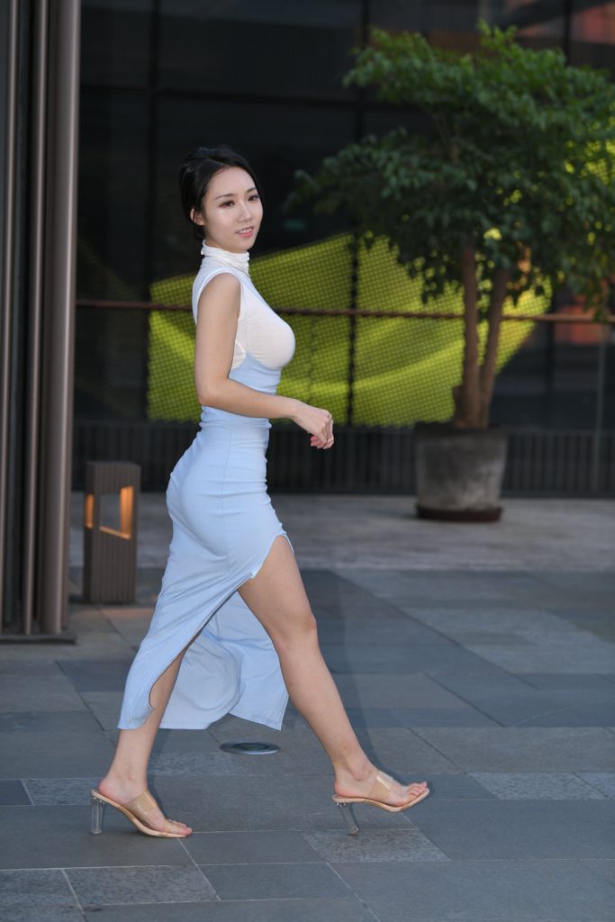 盛夏开叉长裙 [95P1V-3.81GB]