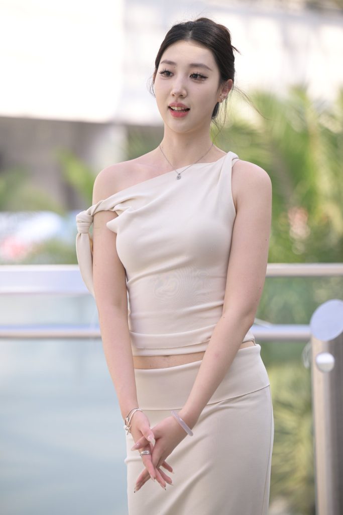 女神气质长裙 [120P-2.10GB]