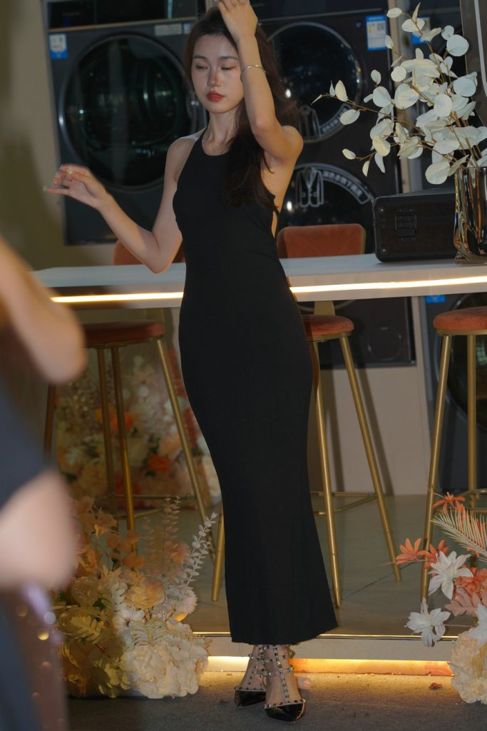 修身长裙好身材 [71P-1.00GB]