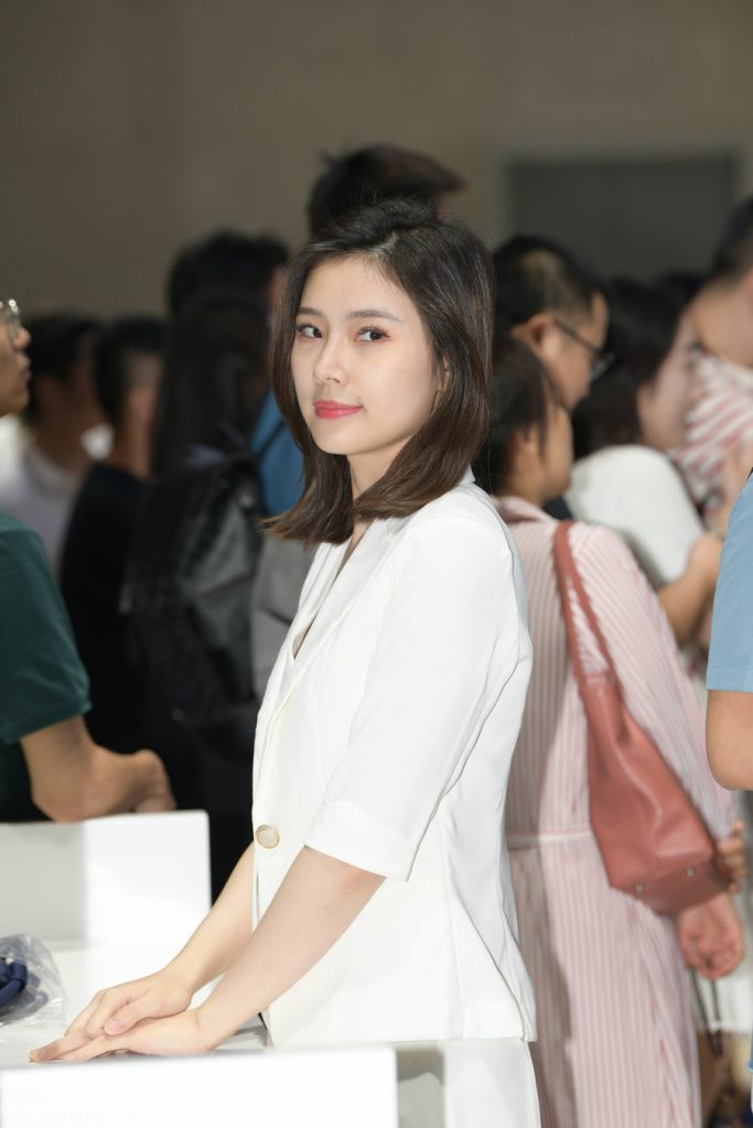 白色套装裙 [107P-2.08GB]