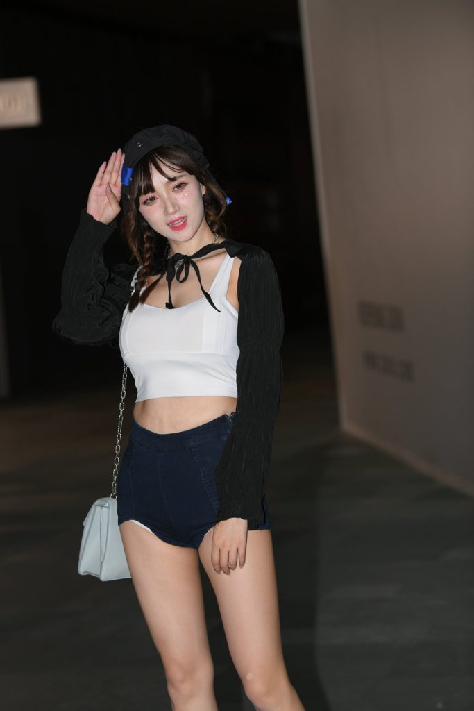 自信大气黑白配 [386P1V-9.49GB]