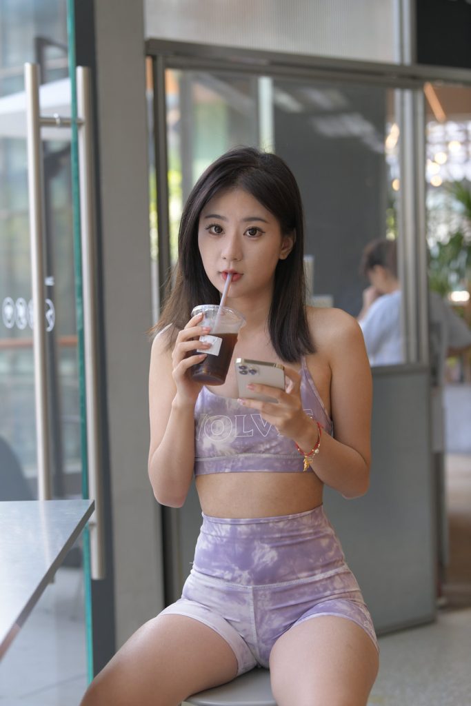 一只麋鹿摄影作品 – 紫粉扎染紧身短裤美眉 [648P-12.3GB]
