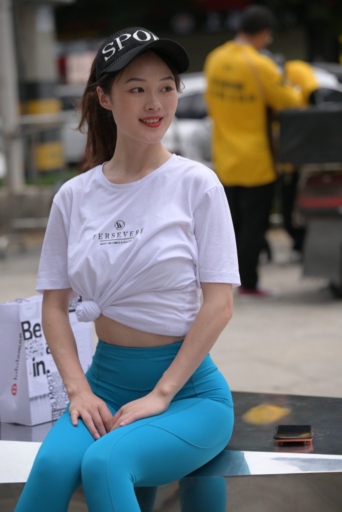 魂魂街拍作品 – 蓝色瑜伽裤小姐姐 [611P1V-21.8GB] 