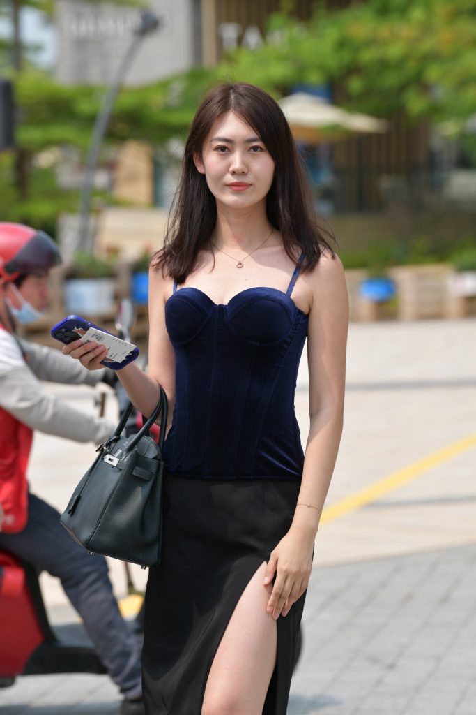 简约大气吊带长裙 [128P1V-2.92GB]