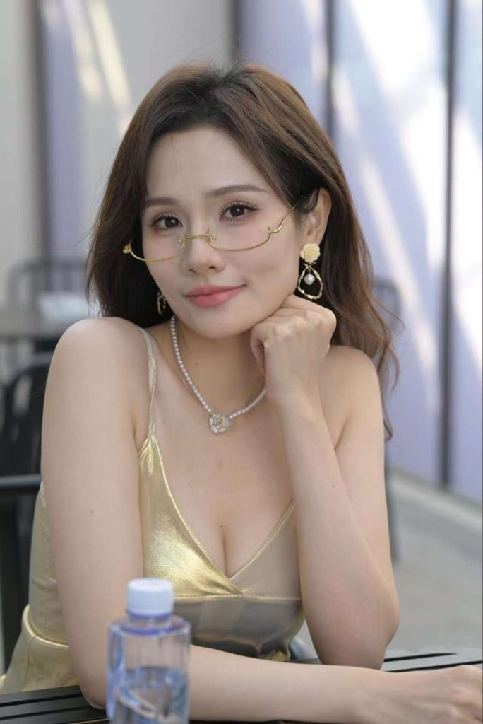 不吃鸡蛋街拍作品 – Love Birds [1051P1V-39.4GB]
