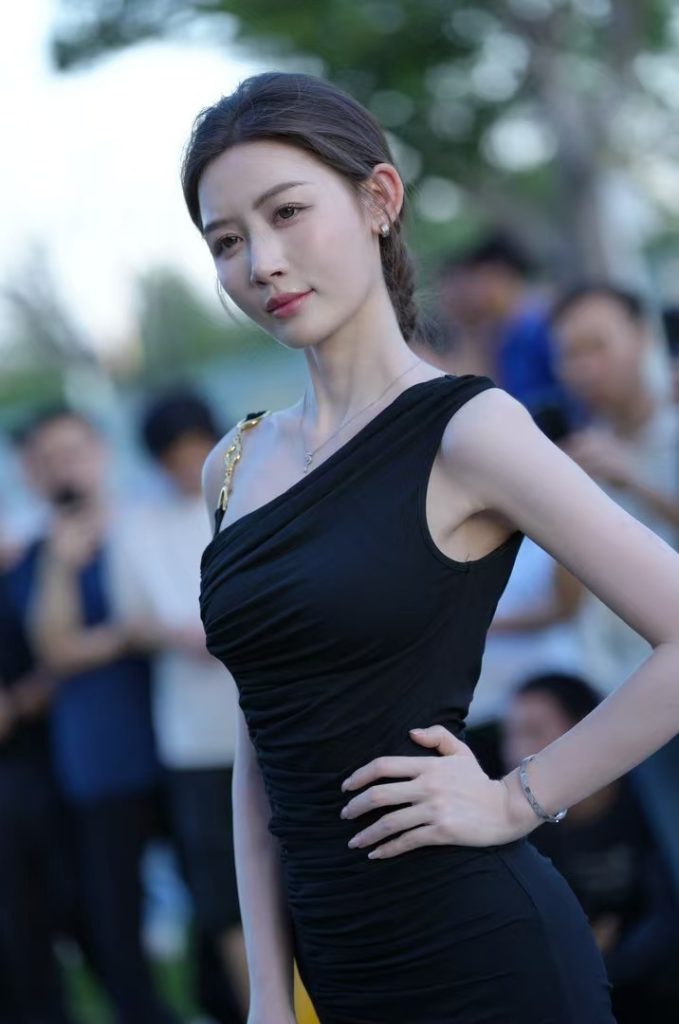 黑色修身裙 [241P4V-7.16GB]