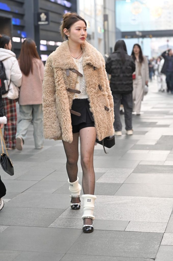 大气迷人皮草丝袜 [68P-1.44GB]